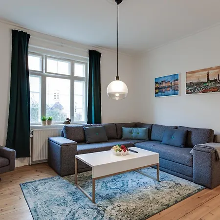 Affittacamere Cozy Private Basement Room With Workplace *